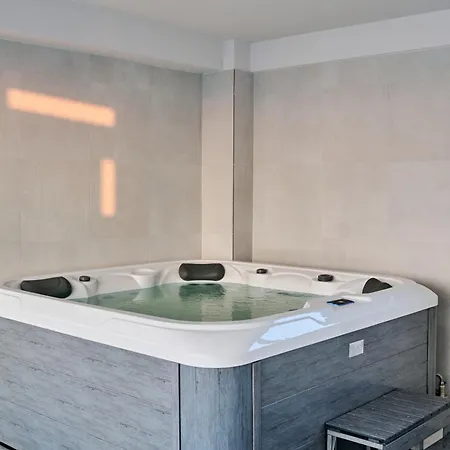 Crystal Beach 89 - Infinity Pool & Spa Resort 아파트
