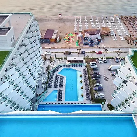 Crystal Beach 89 - Infinity Pool & Spa Resort 아파트 Năvodari